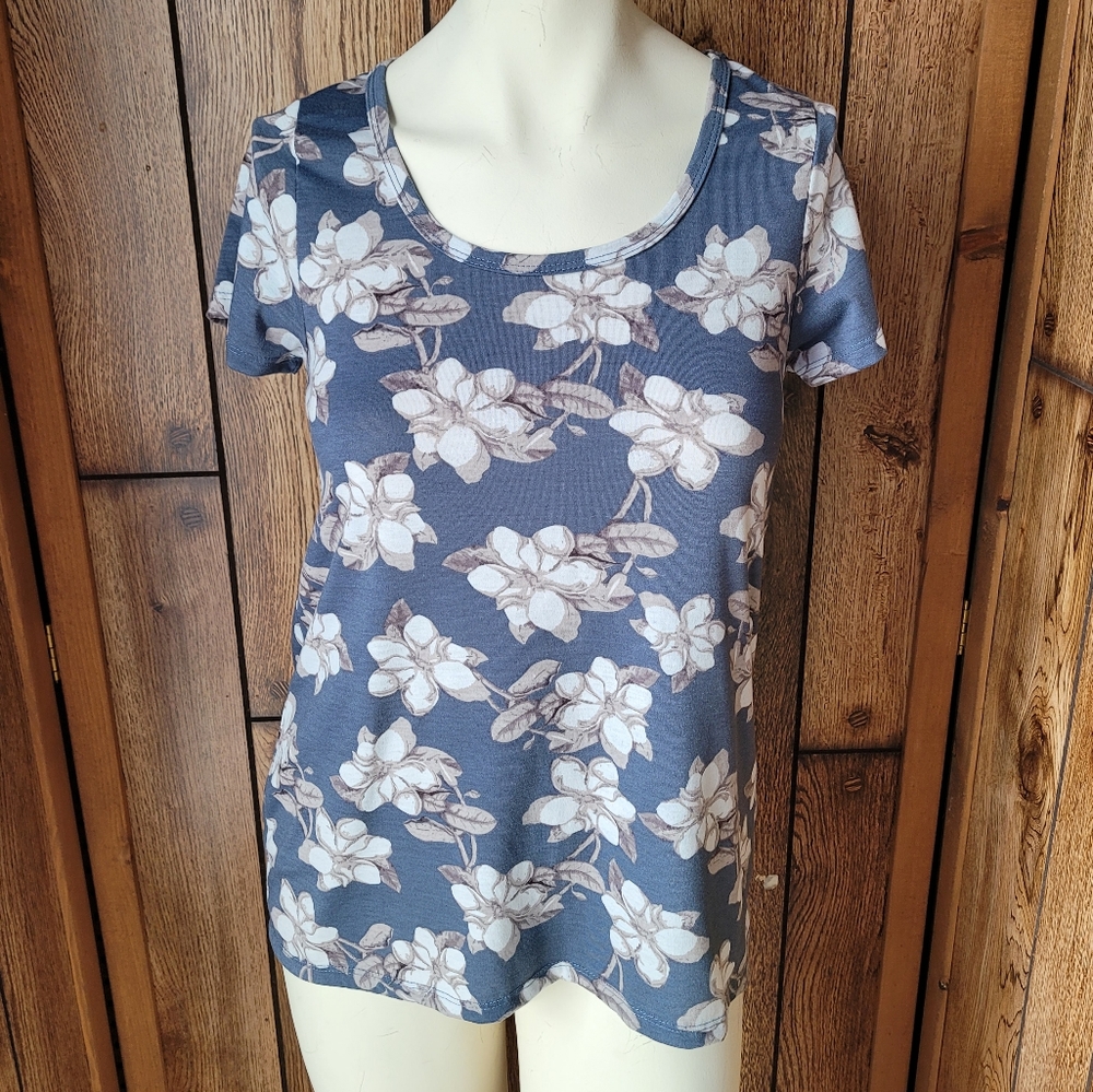 Lularoe | T-shirt
